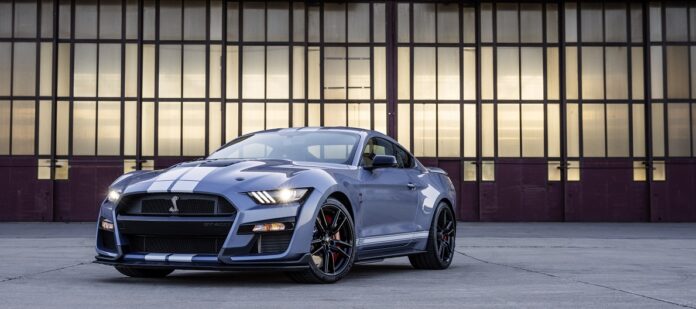2022FordMustangShelbyGT500HeritageEdition_03.jpg