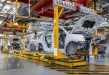 ¿ Cómo es la fábrica en miniatura, única, secreta y de alta tecnología de Renault ?