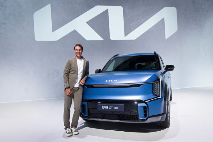 Image1KiapresentsRafaelNadalwithEV9GT-lineinOceanBlueMatte.jpg
