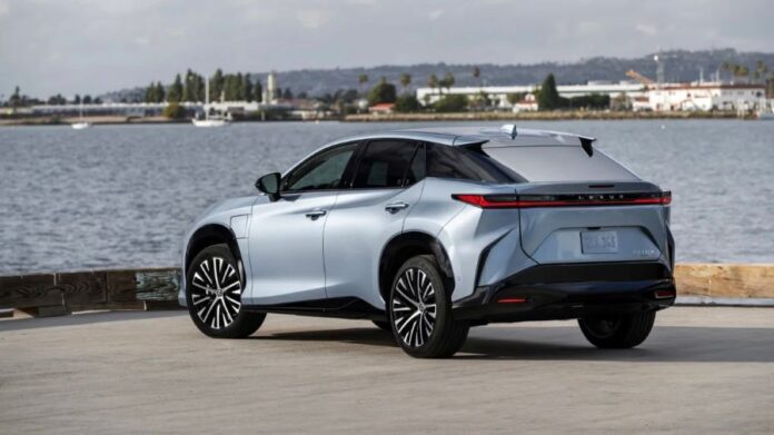 lexusss.jpg