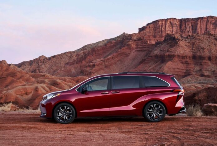 2022_Toyota_Sienna_XSE_Ruby-Flare-Pearl_003-1500x1014-1.jpg