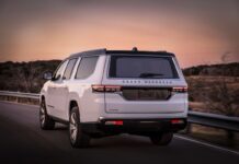 ¿Por que el Jeep Grand Wagoneer es un SUV de mal gusto y desentona antes sus competidores?